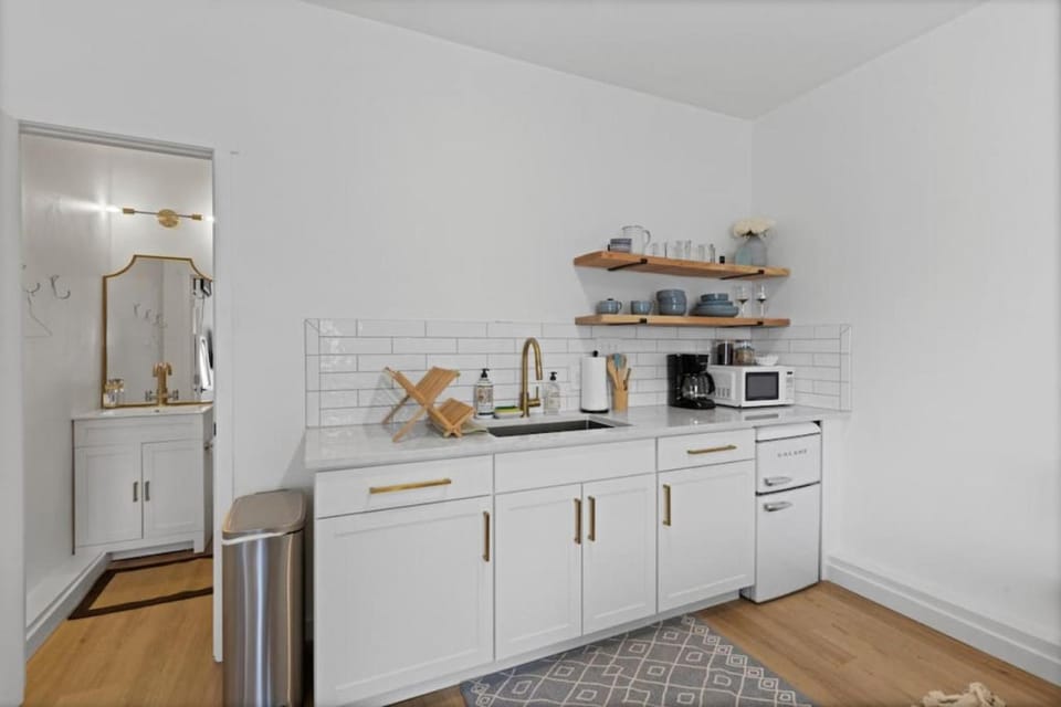 Coffee/tea facilities, Kitchen or kitchenette