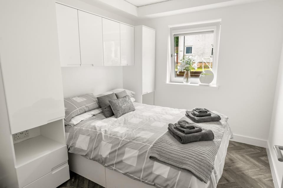 Bed, Photo of the whole room, Bedroom, wardrobe