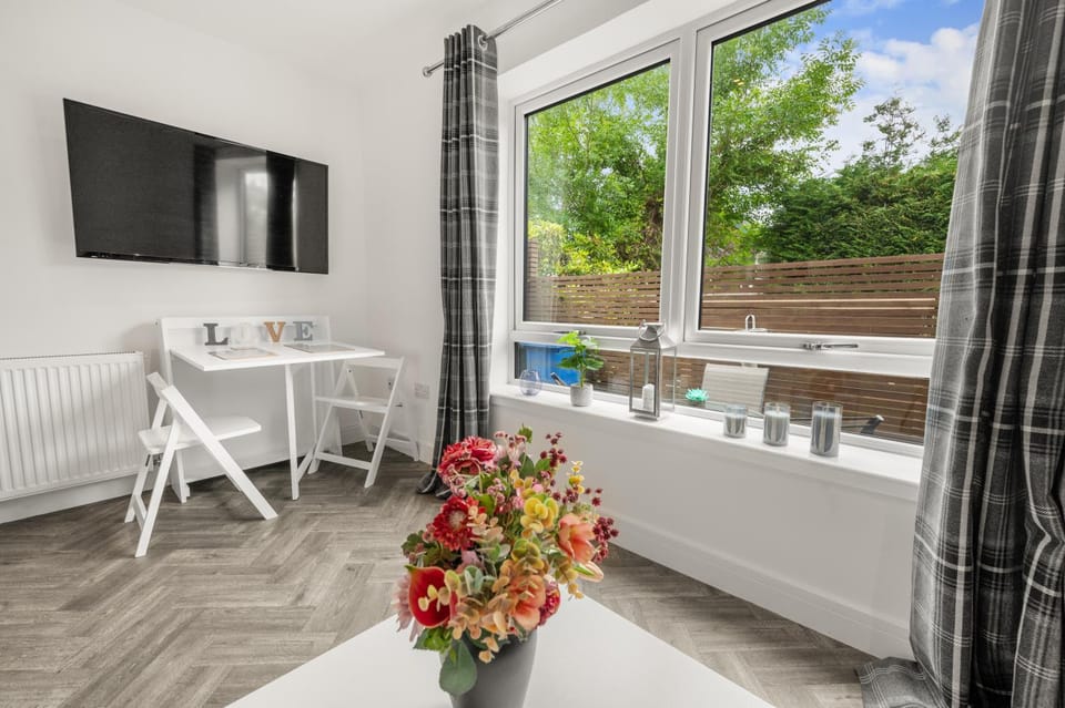 View (from property/room), Balcony/Terrace, Dining area