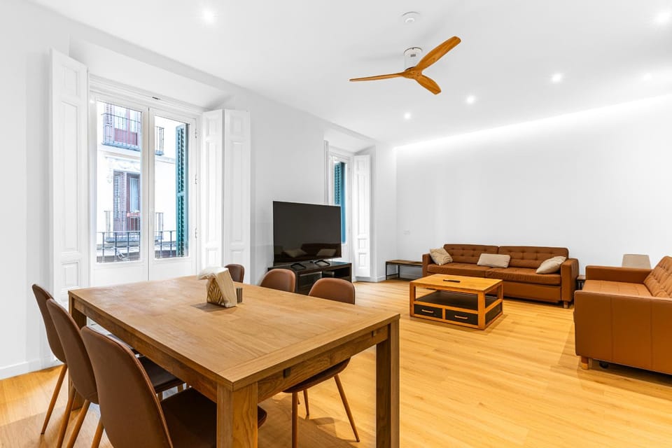 Communal lounge/ TV room, Living room, Dining area