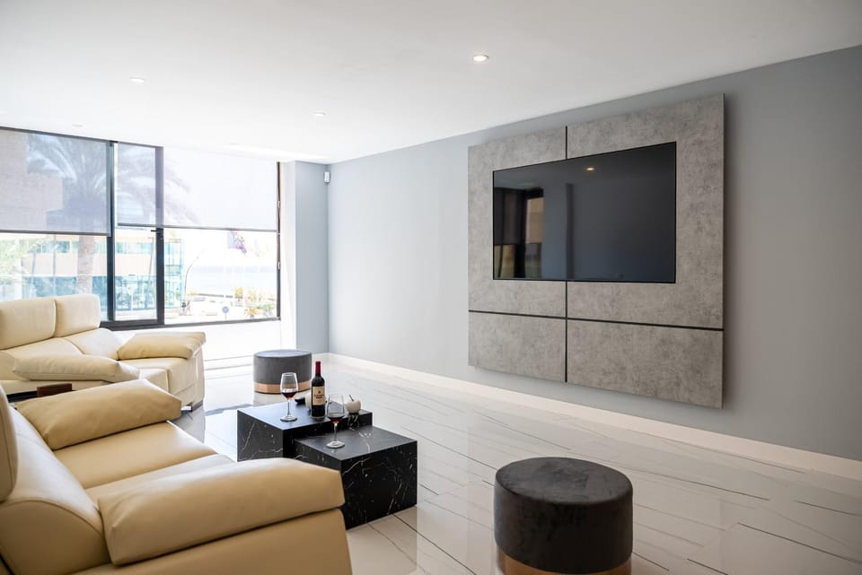 Communal lounge/ TV room, Living room