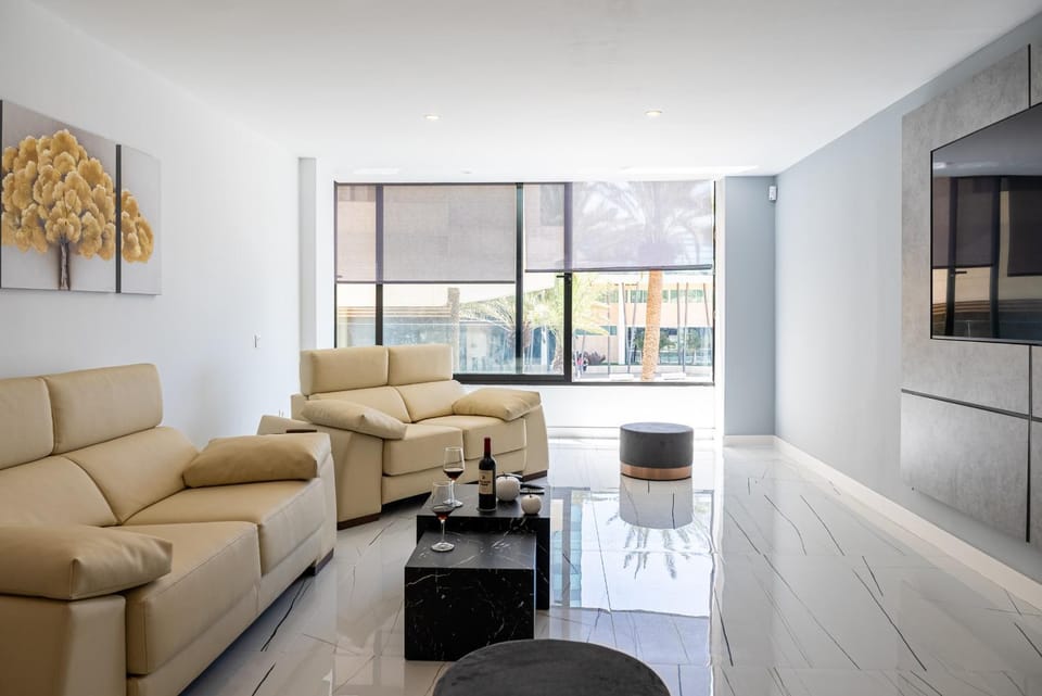 Communal lounge/ TV room, Living room