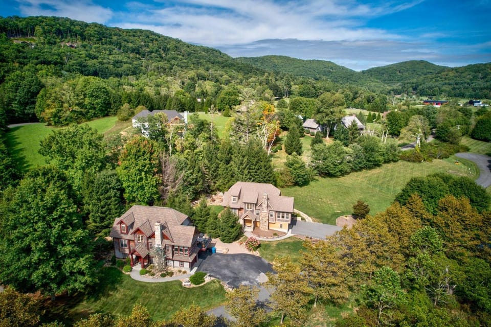Creekside Hideaway at The Farm House in Banner Elk