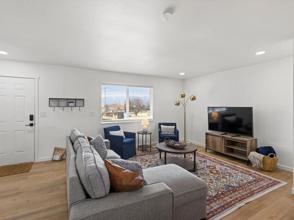 TV and multimedia, Living room, Seating area