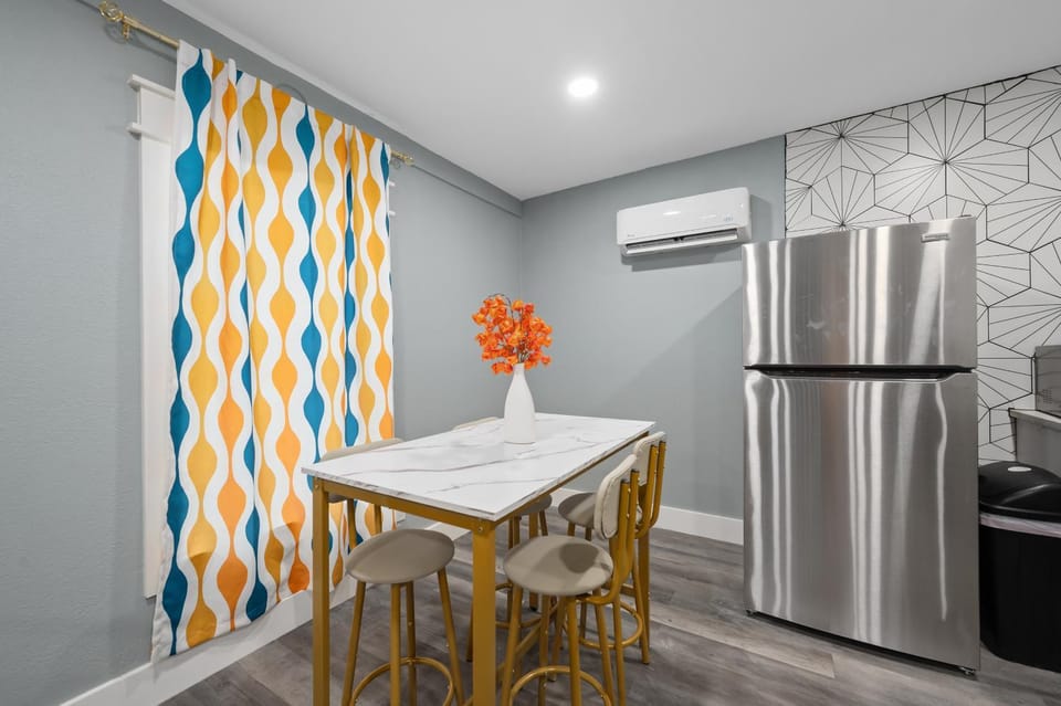 Elegant 2BR Apt Near Med Center with Free Park Apartment in Houston