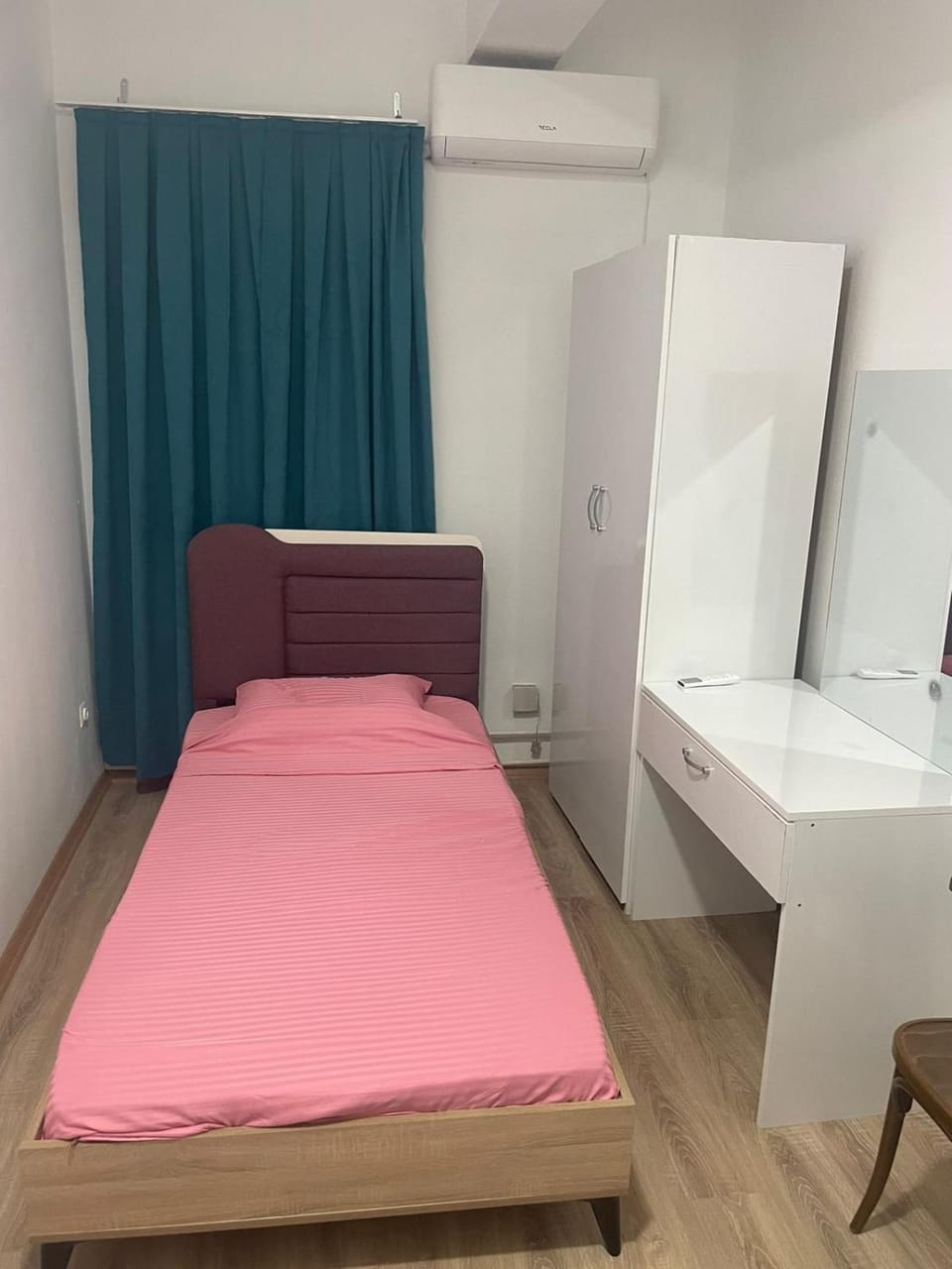 Bed, Photo of the whole room, wardrobe, air conditioner