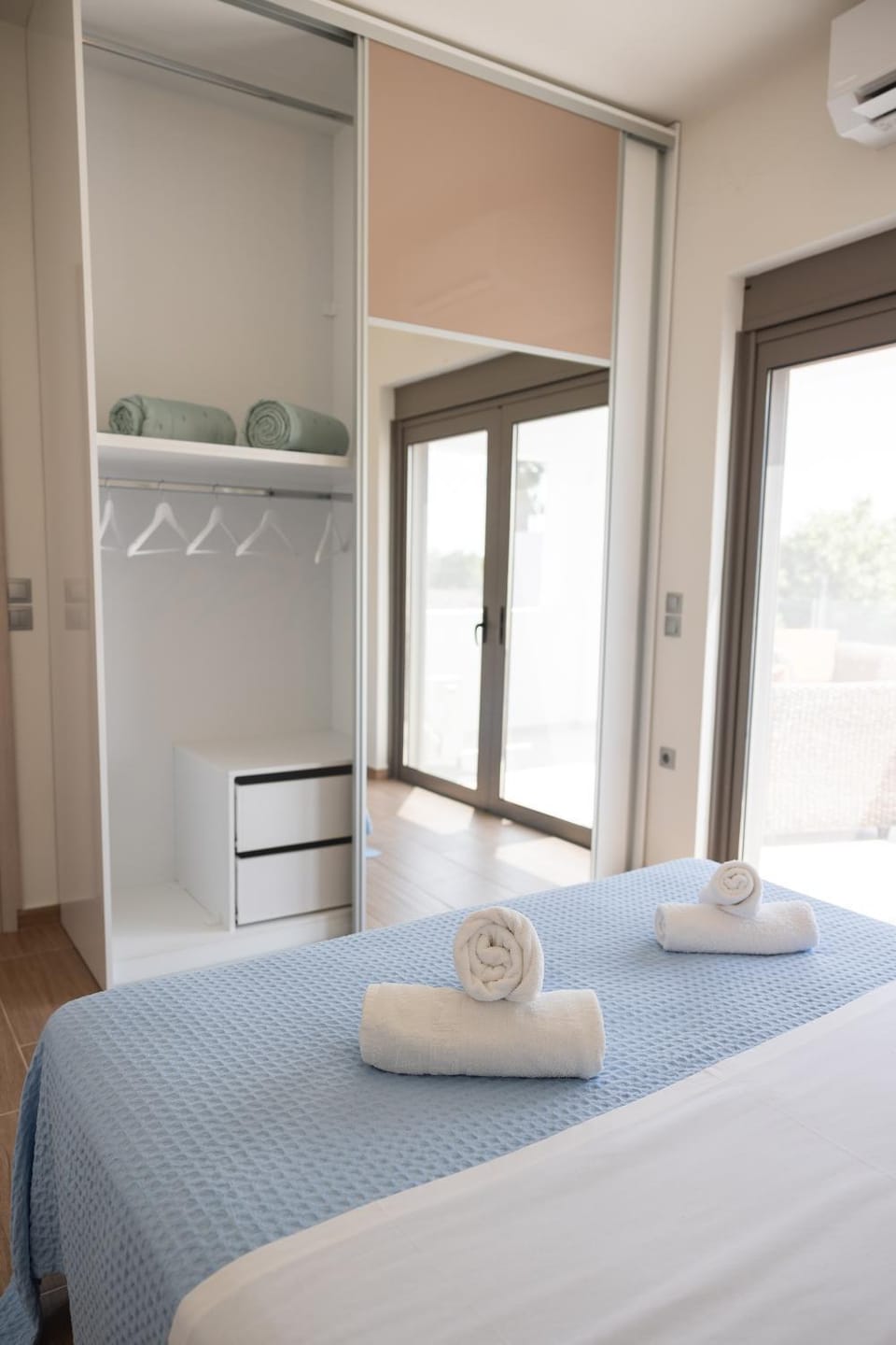 Bedroom, towels, wardrobe