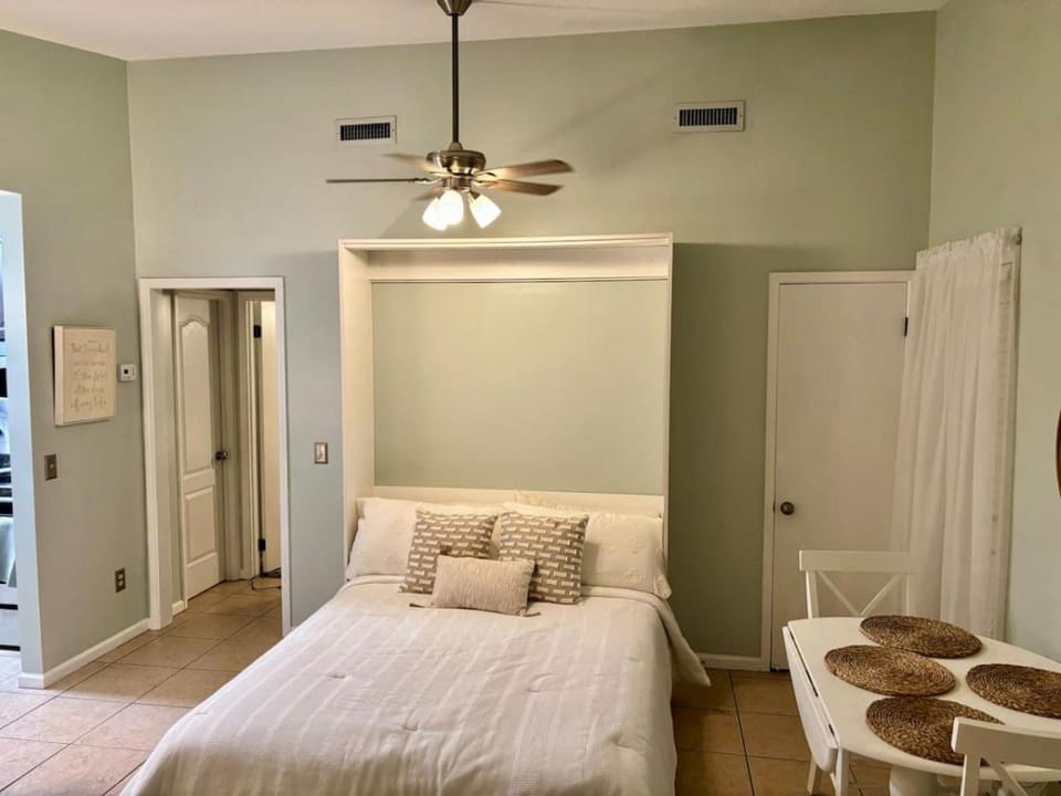 Bed, Living room