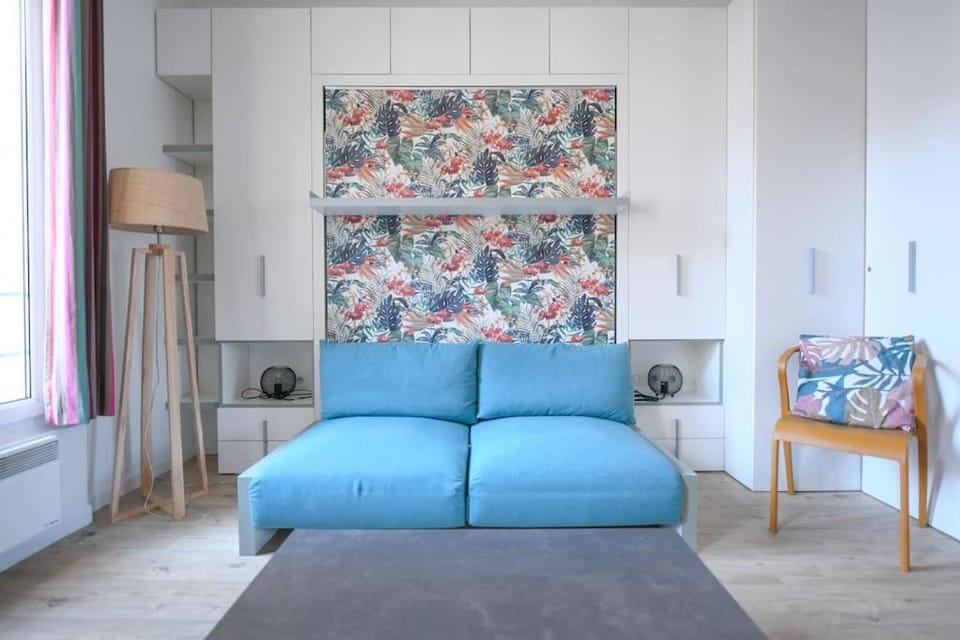 Bed, Living room, Photo of the whole room