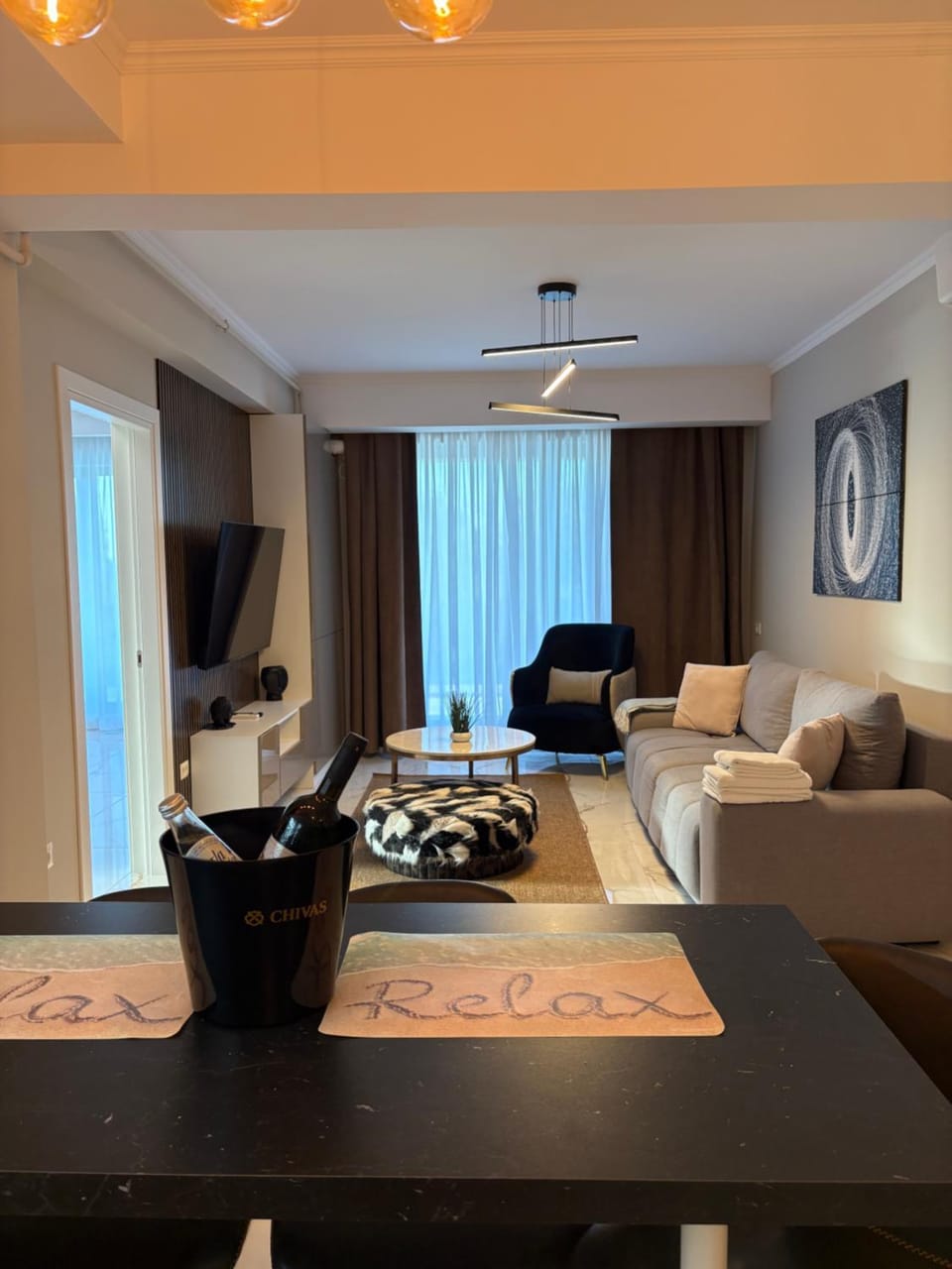 Communal lounge/ TV room, Bed, TV and multimedia, Photo of the whole room, Seating area, Evening entertainment, Bedroom