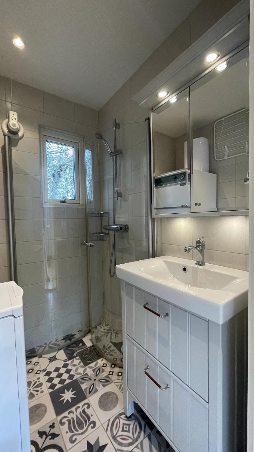 Shower, Bathroom