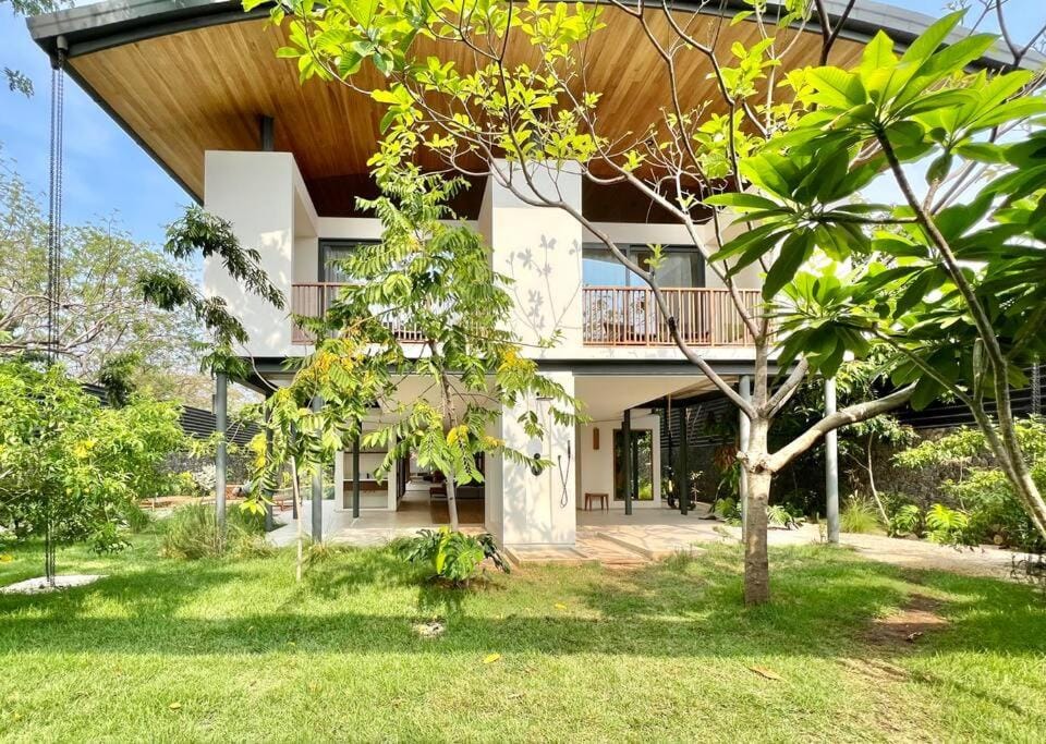 Nimbu West Villa in Playa Langosta