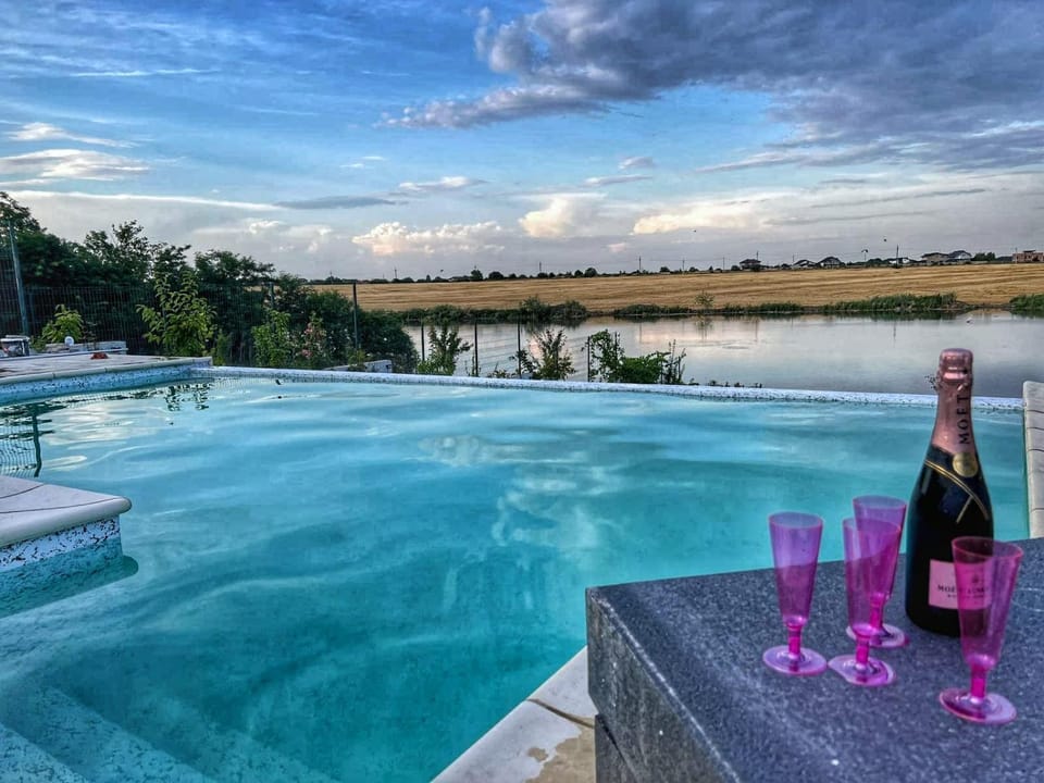Swimming pool, Swimming pool