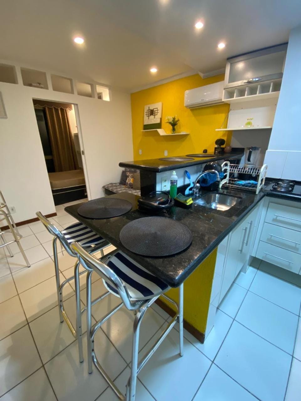 Kitchen or kitchenette, Dining area, stove