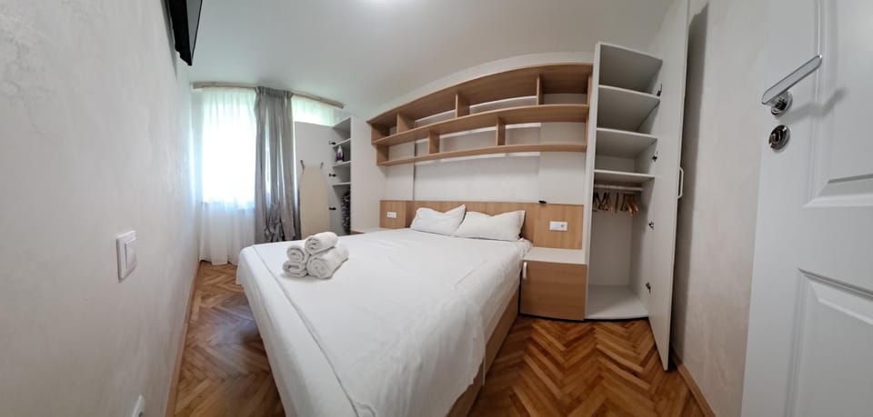 Bed, Photo of the whole room, Bedroom, towels, wardrobe