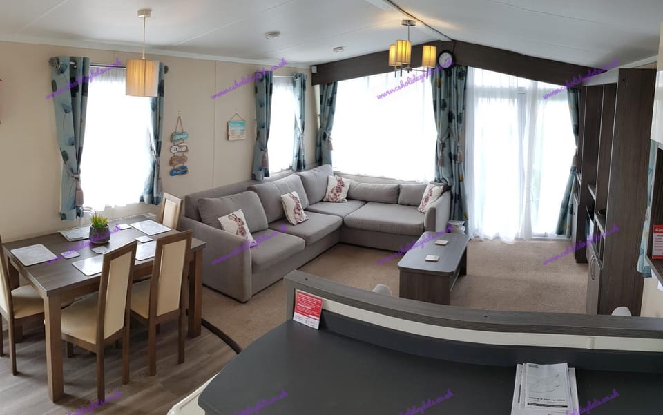 Regal Seaside Haven, West Sands House in Selsey