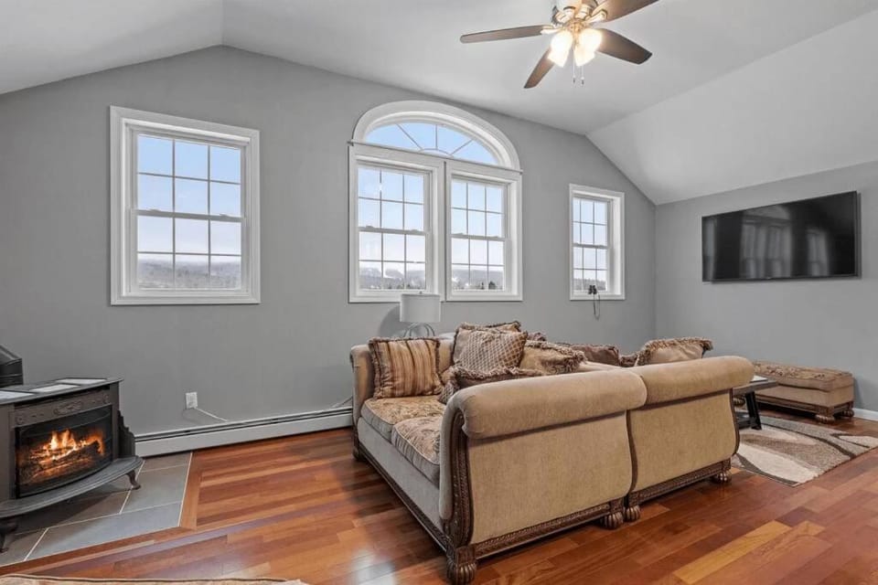 Mountain View Suite Apartment in New Hampshire