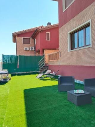 Casa con gran jardín y barbacoa "Los Olivos" Cerca de Logroño familias y grupos House in La Rioja