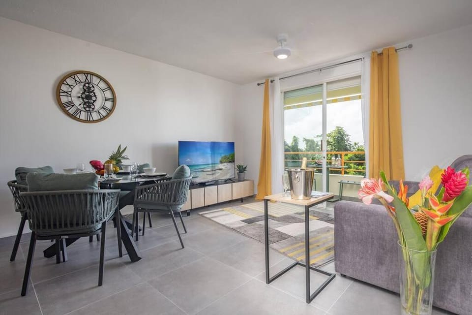 TV and multimedia, Living room, Dining area