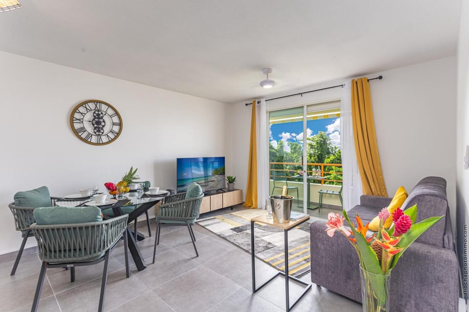 TV and multimedia, View (from property/room), Balcony/Terrace, Living room, Dining area