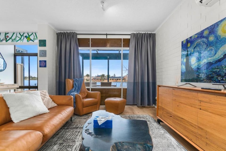 Stunning Lake View Townhouse-Dream Staycation House in Adelaide