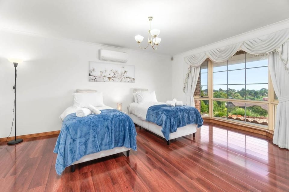 Coastal Comfort 4BR Vacation Home in Hallett Cove House in Hallett Cove