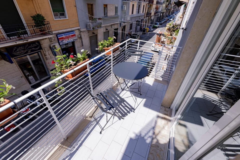 Neighbourhood, Balcony/Terrace, Street view