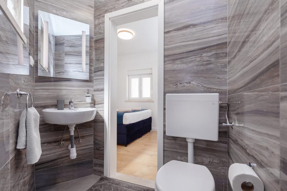 Toilet, Bedroom