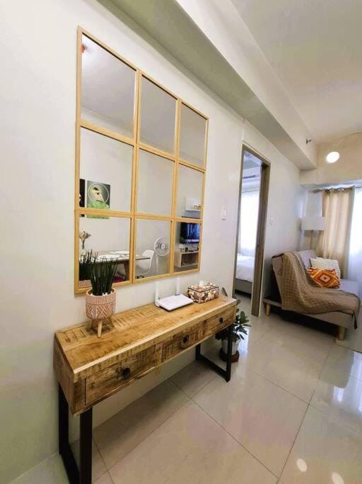 Comfy Condo Near NAIA Airport Apartment in Las Pinas