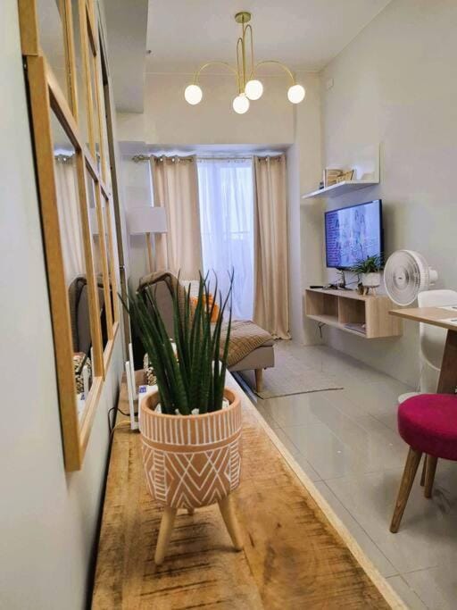 Comfy Condo Near NAIA Airport Apartment in Las Pinas