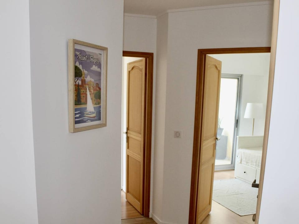 Cagnes-sur-Mer: Spacieux 3 Pièces avec Piscine, Clim & Terrasses - FR-1-252A-128 Apartment in Cagnes-sur-Mer