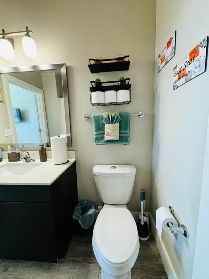 Toilet, Bathroom, towels