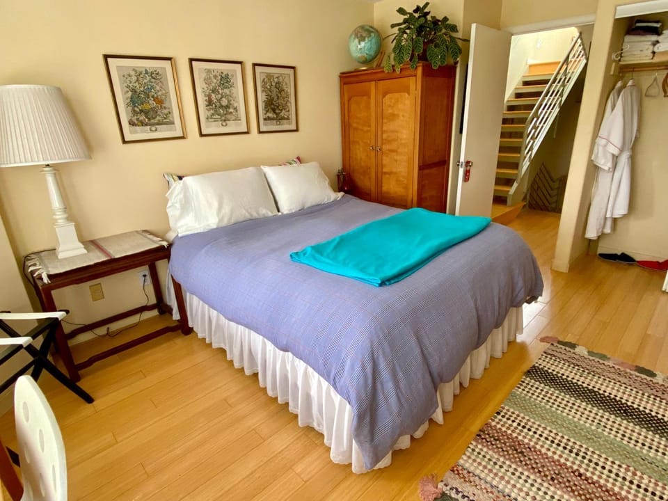 Bed, Bedroom, towels, wardrobe