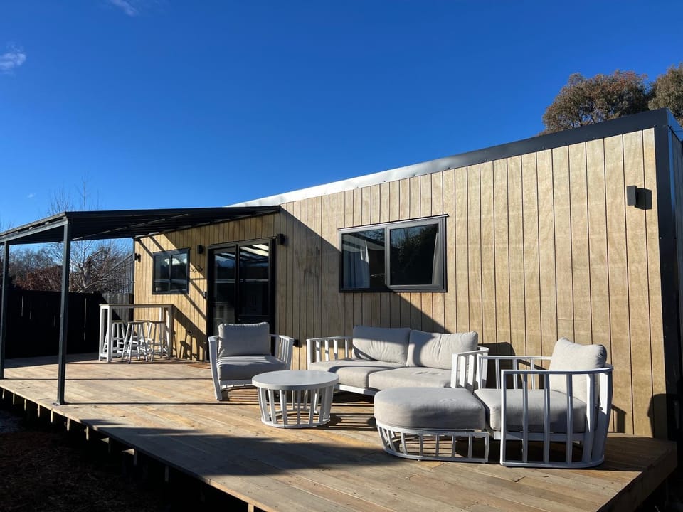 Property building, Patio, Patio, Balcony/Terrace