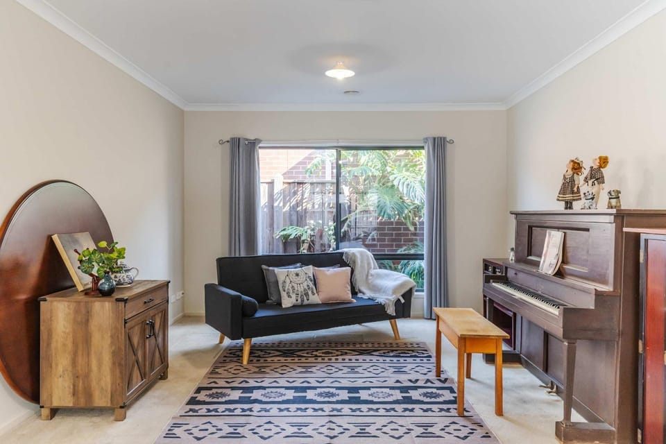 Elegant 4BR Villa with 3 Living Rooms in PointCook House in Werribee South