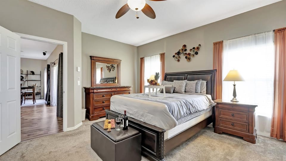 Valrico's Hidden Gem A Stunning 3-Bedroom Oasis Awaits! House in Valrico