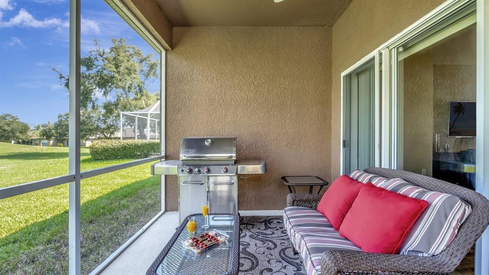 Valrico's Hidden Gem A Stunning 3-Bedroom Oasis Awaits! House in Valrico
