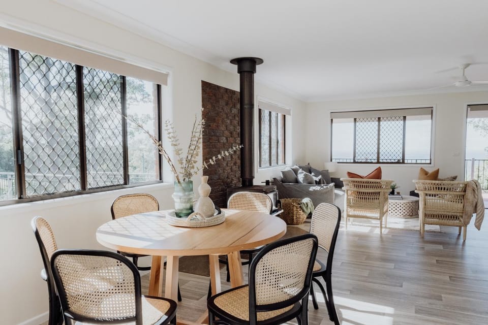 Living room, Seating area, Dining area, stove