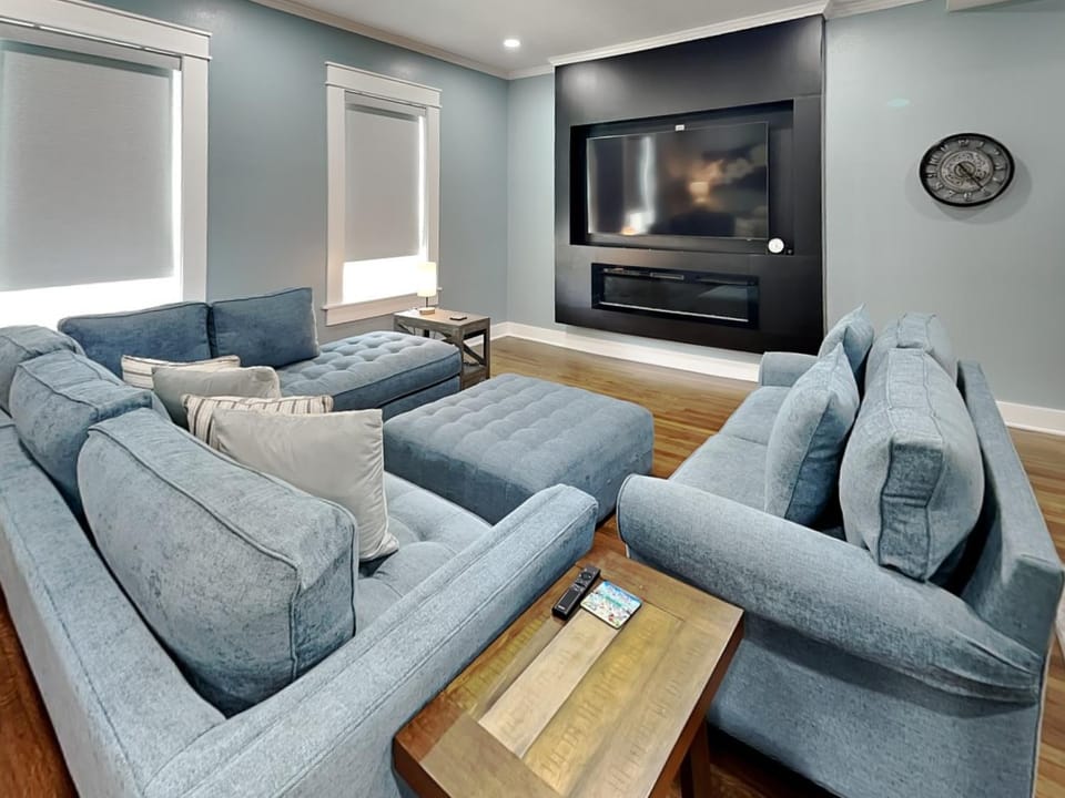 TV and multimedia, Living room, Seating area, furniture