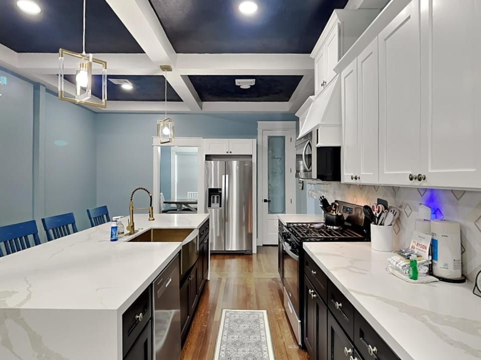 Kitchen or kitchenette, Seating area, furniture, stove