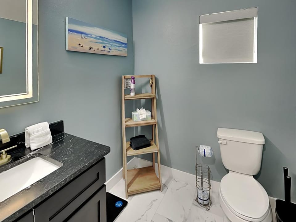 Toilet, Bathroom, towels