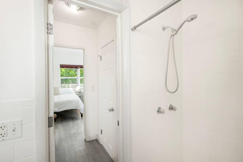 B06 5 min from beach studio Midtown Apartment in Miami