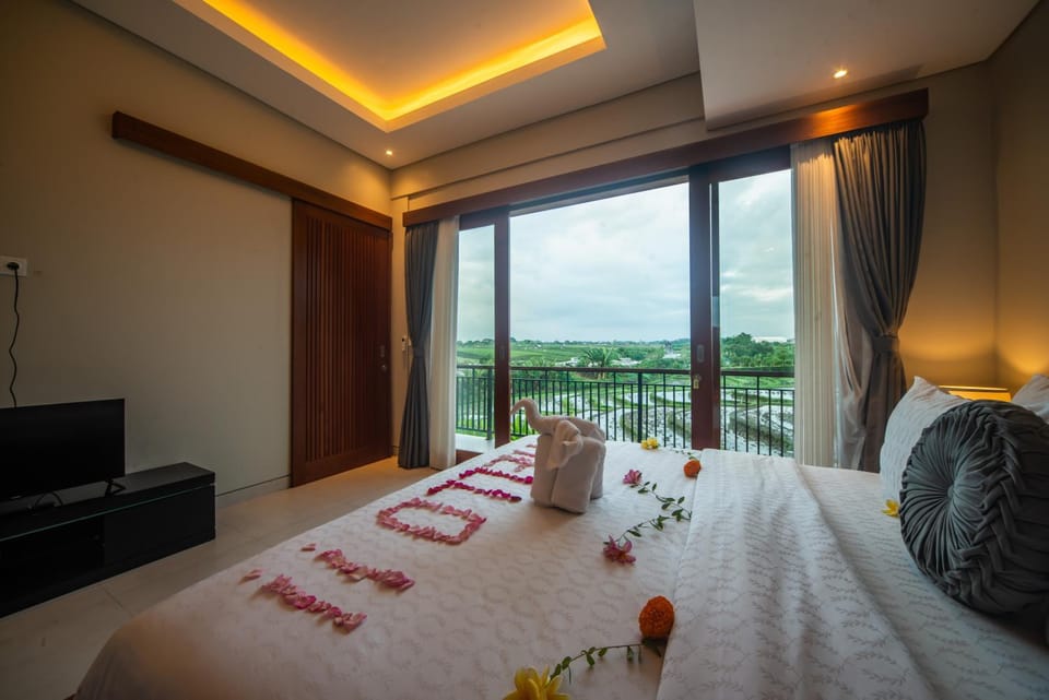 Communal lounge/ TV room, Bed, TV and multimedia, View (from property/room), Balcony/Terrace, Photo of the whole room, Bedroom, towels