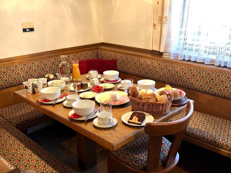 Breakfast, Continental breakfast