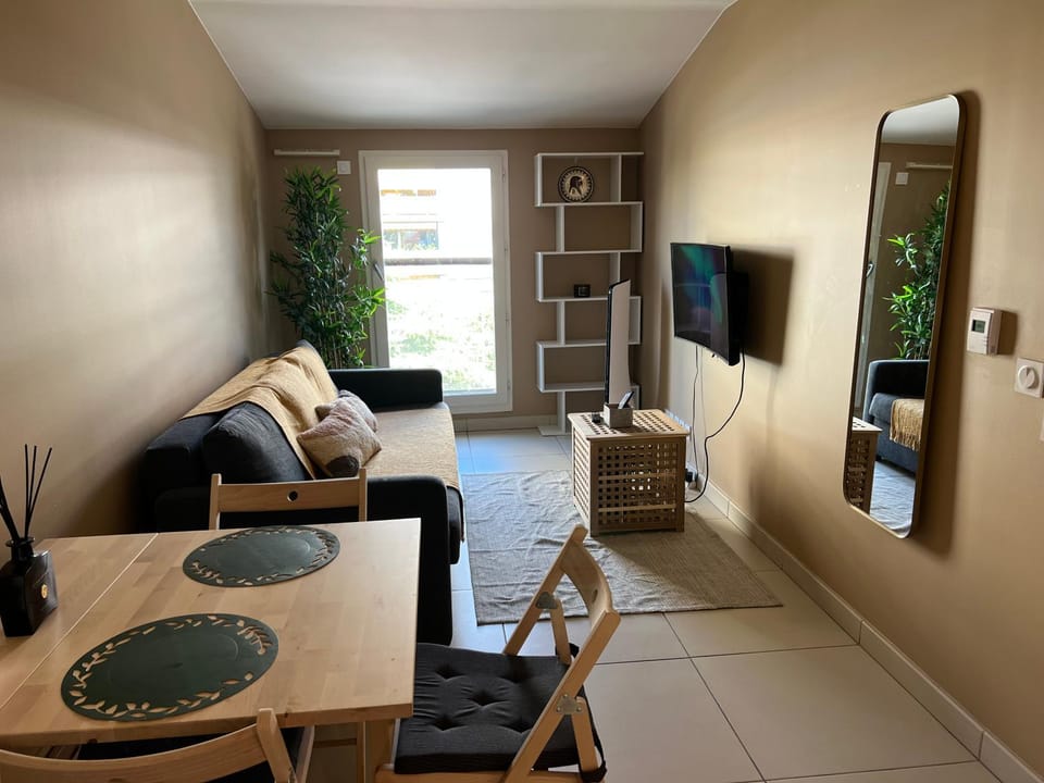 Communal lounge/ TV room, Seating area, Dining area