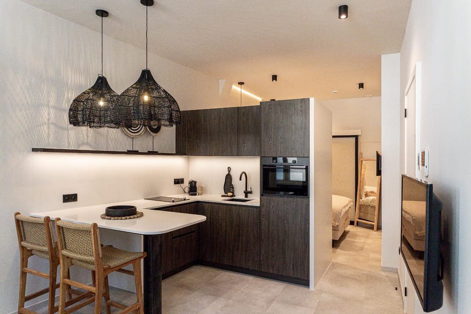 Kitchen or kitchenette, Dining area, oven, stove