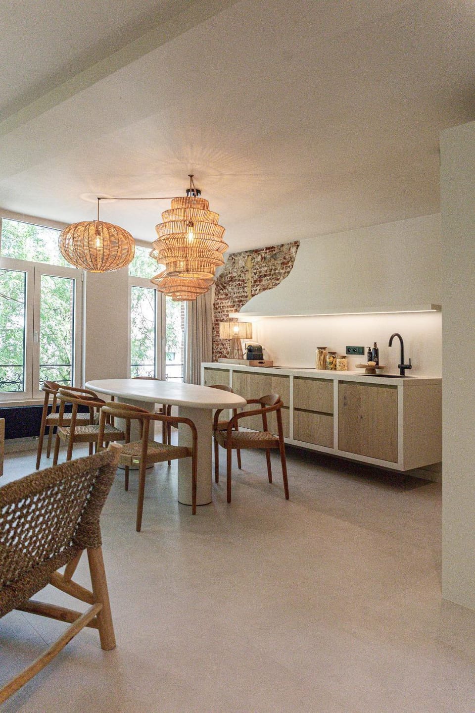 Kitchen or kitchenette, Dining area