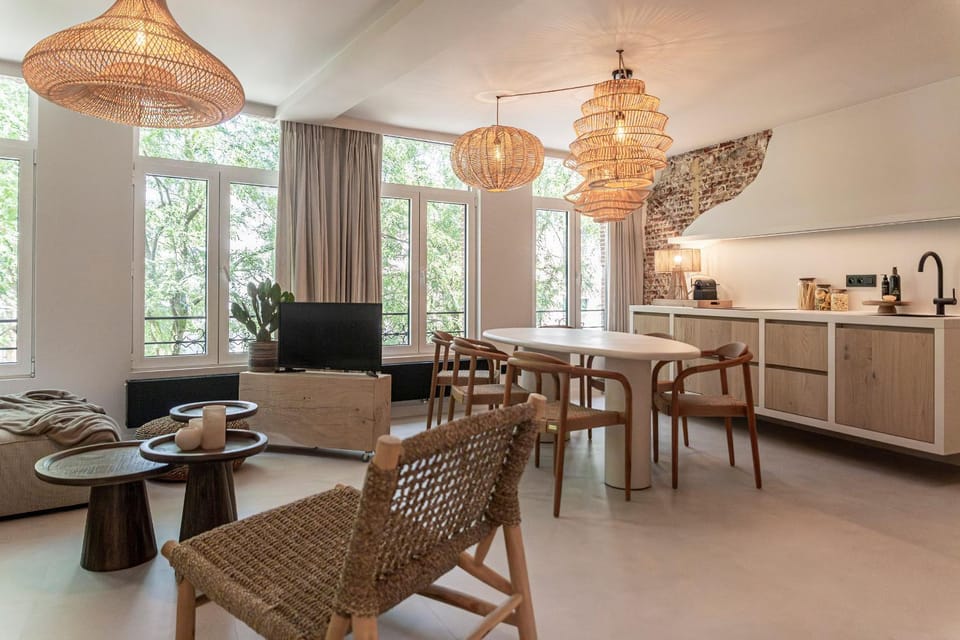 TV and multimedia, Kitchen or kitchenette, Living room, Seating area, Dining area