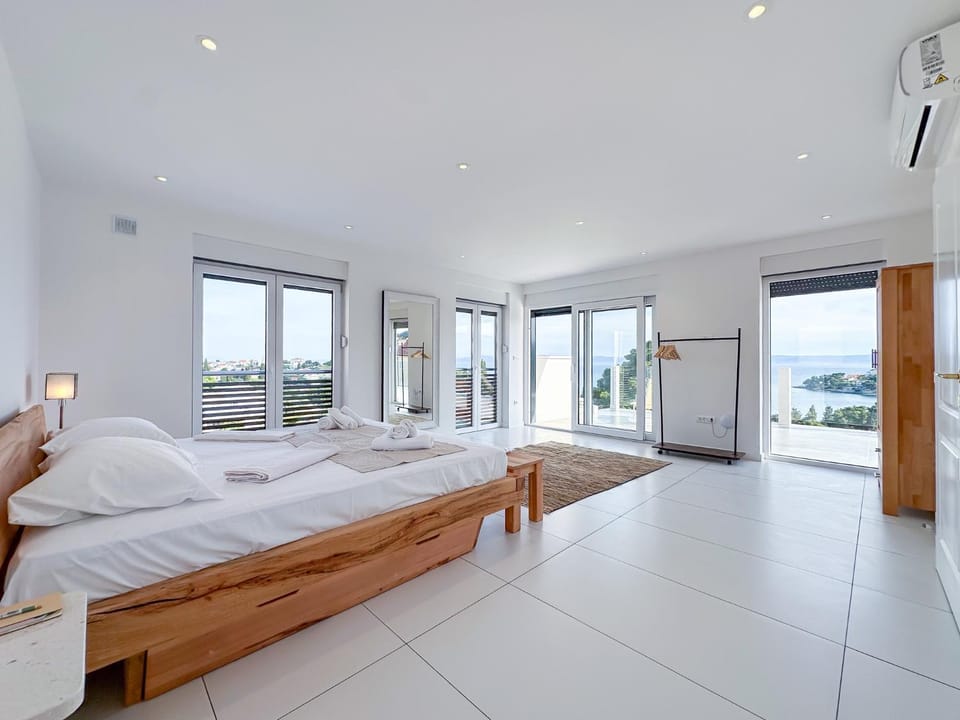 Bed, Photo of the whole room, Bedroom, Sea view
