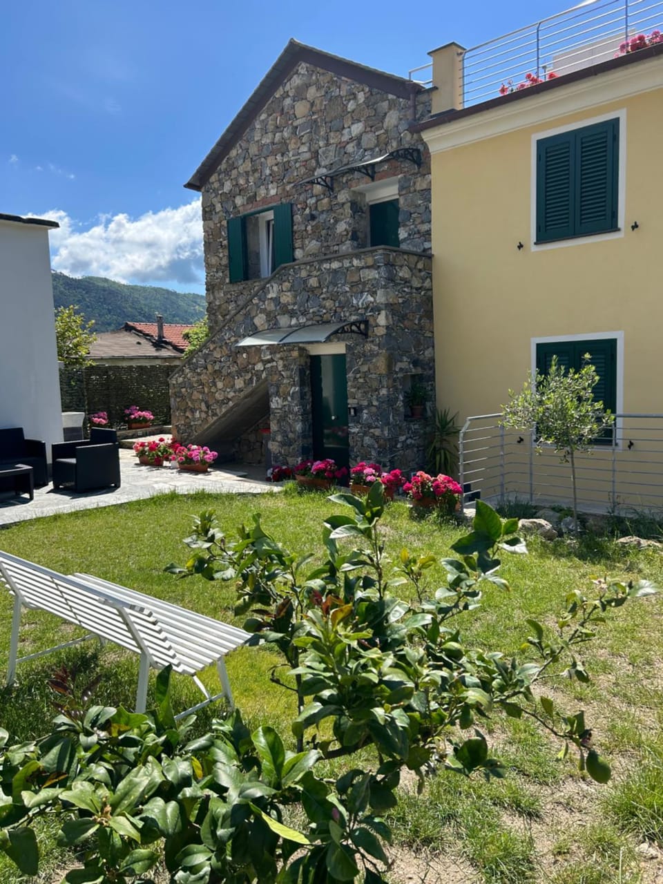 Property building, Spring, Day, Natural landscape, Garden, Garden view